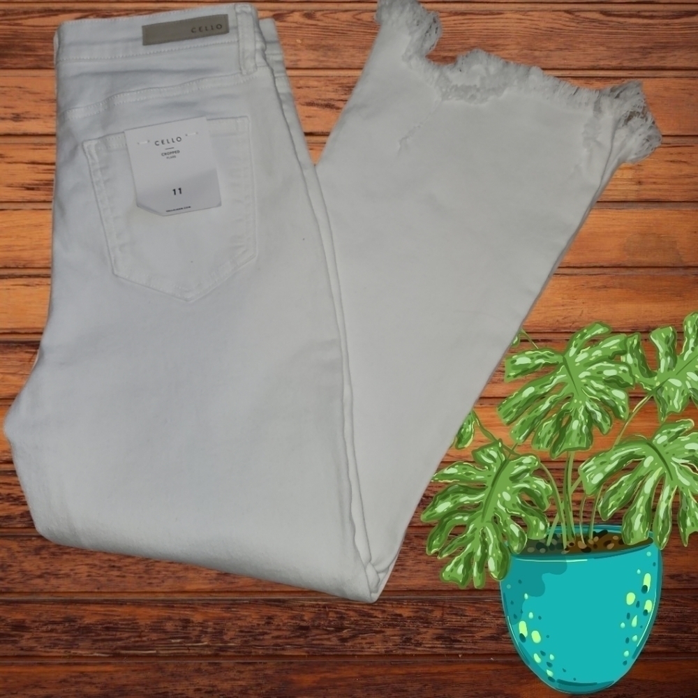 CELLO denim high rise, flared, frayed hem/ White/ Size 11  New With Tags